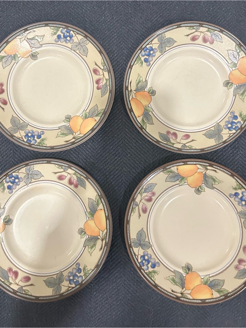 Mikasa "GARDEN HARVEST" Intaglio CAC29 ~ Set of 4 ~ Bread Plates ~ 6 3/4"